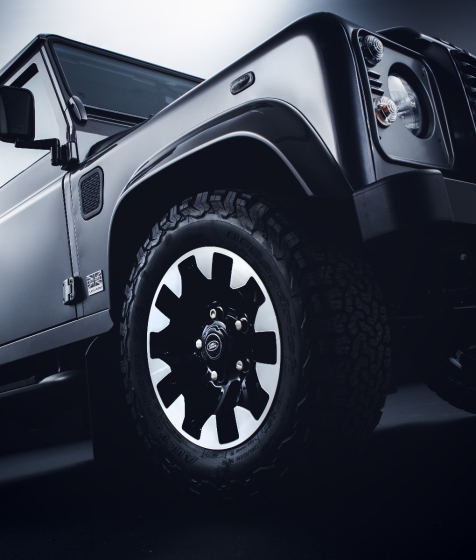 Land Rover Defender 18" Silver Sawtooth Alloy Wheel