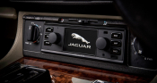 BD11017 - Jaguar Classic Infotainment System in black