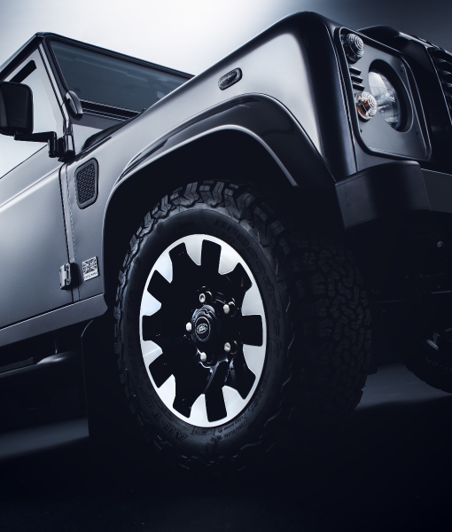 Land Rover Defender 18" Silver Sawtooth Alloy Wheel