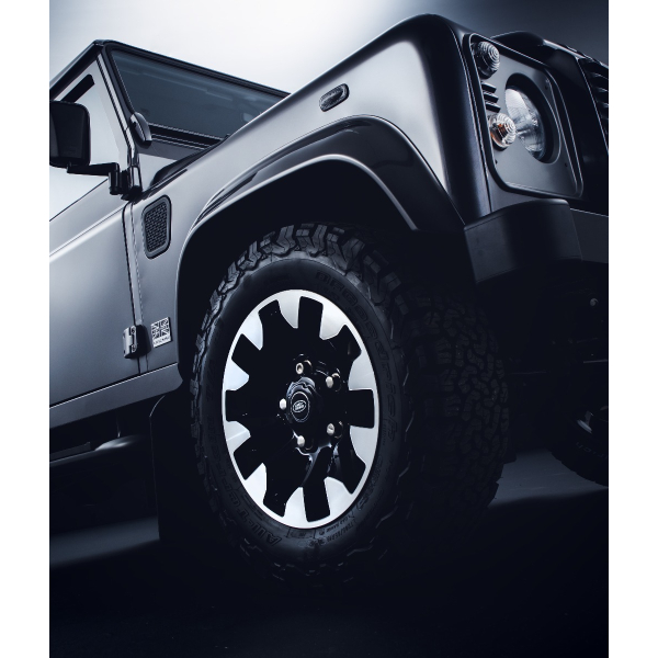 Land Rover Defender 18" Silver Sawtooth Alloy Wheel